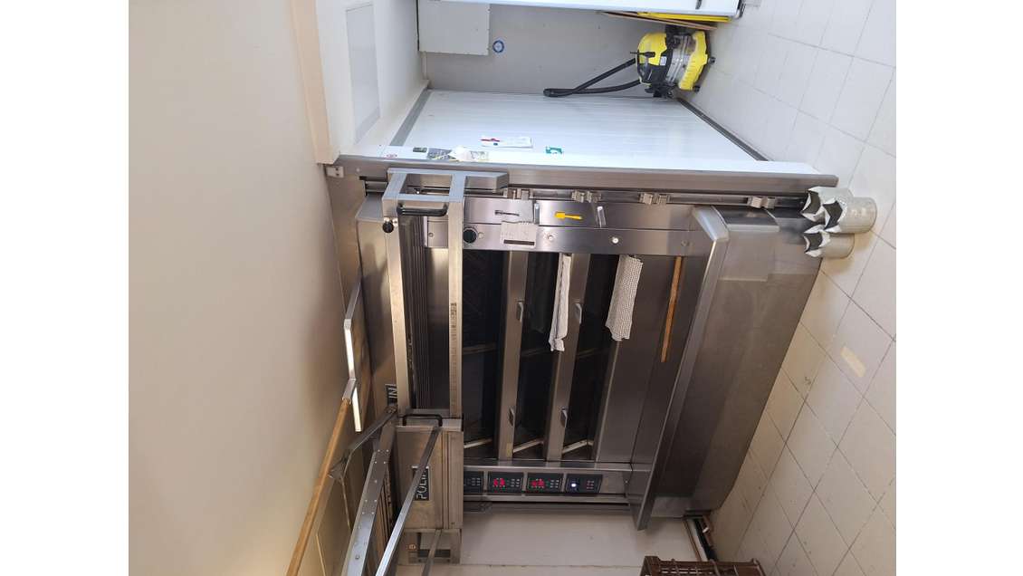 Cède local pâtisserie 300m² près route des vins 45