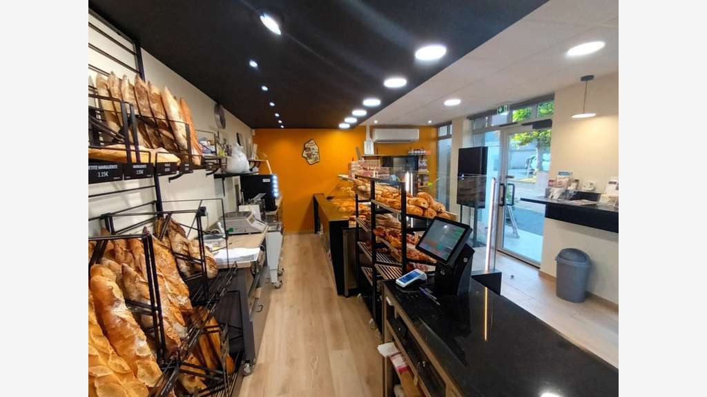 Boulangerie à vendre sur place principale Olby
