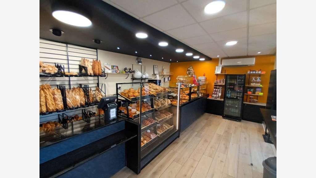 Boulangerie à vendre sur place principale Olby