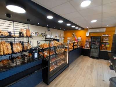 Boulangerie à vendre sur place principale Olby