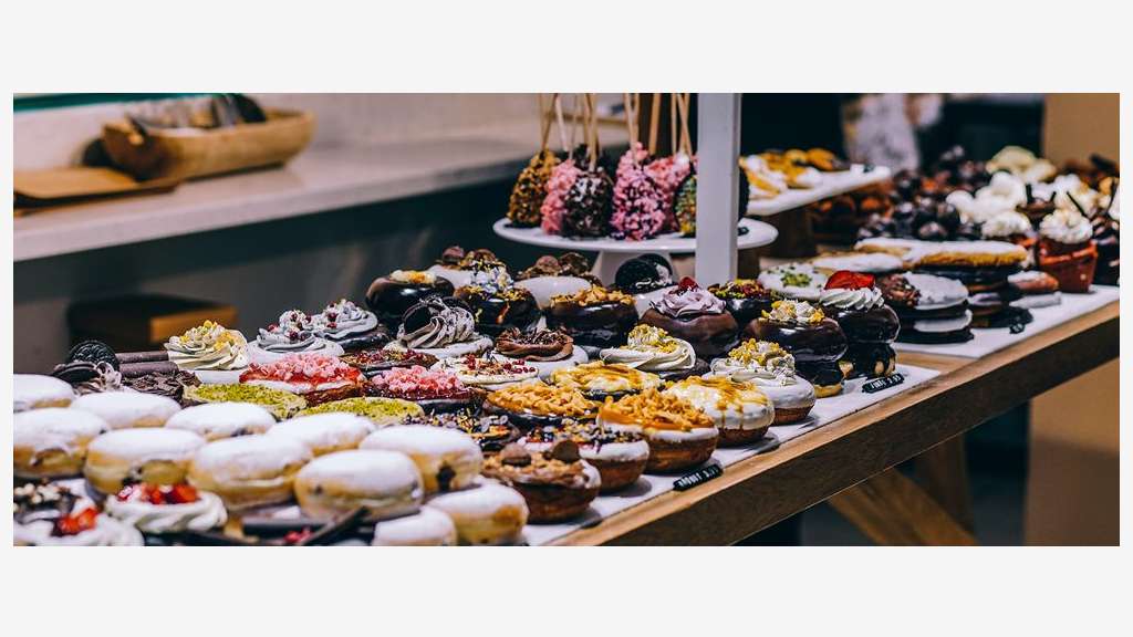 Boulangerie , pâtisserie en angle avec appartement
