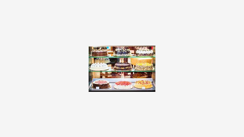 Boulangerie , pâtisserie en angle avec appartement