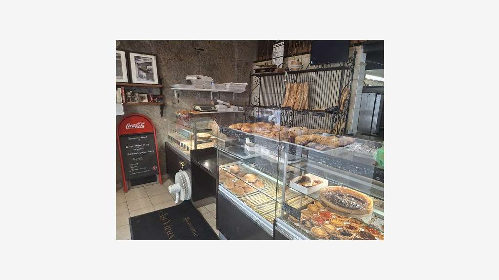 AV boulangerie, sur rue principale de Lyon