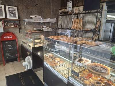 AV boulangerie, sur rue principale de Lyon