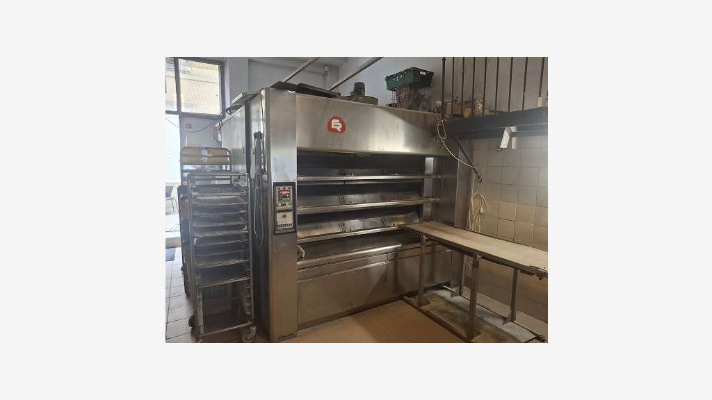 AV boulangerie, sur rue principale de Lyon