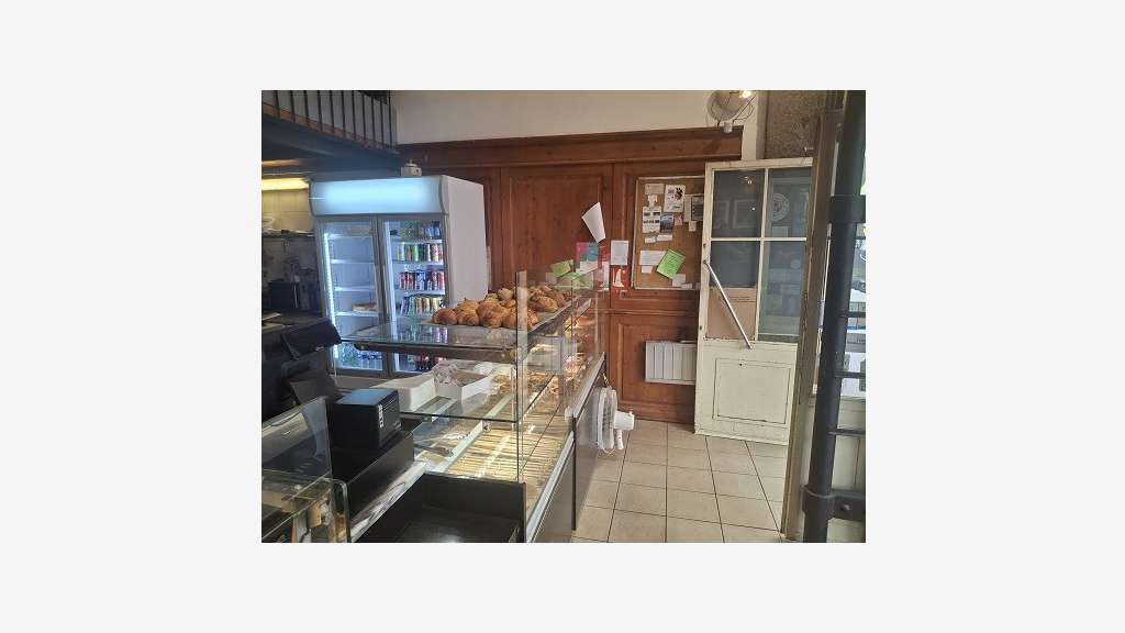 AV boulangerie, sur rue principale de Lyon