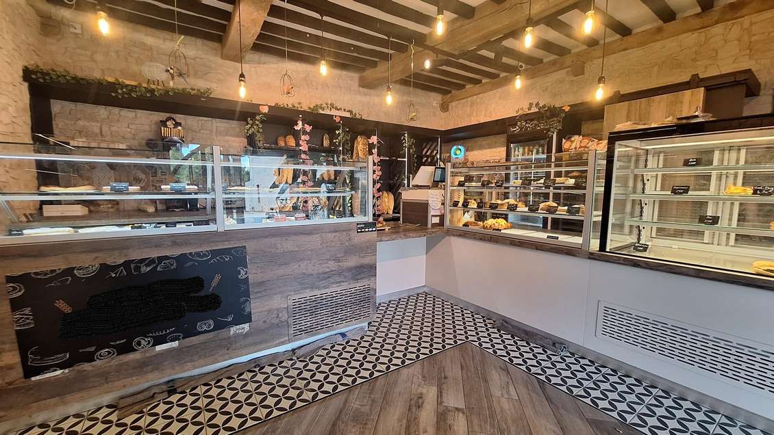 Cède belle affaire avec appart axe de passage 71