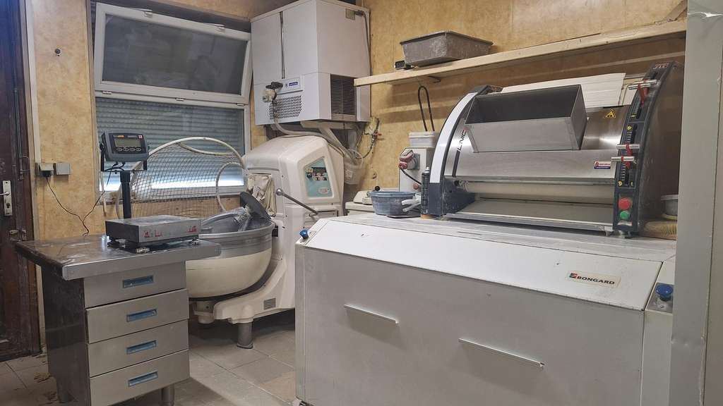 Cède belle affaire avec appart axe de passage 71