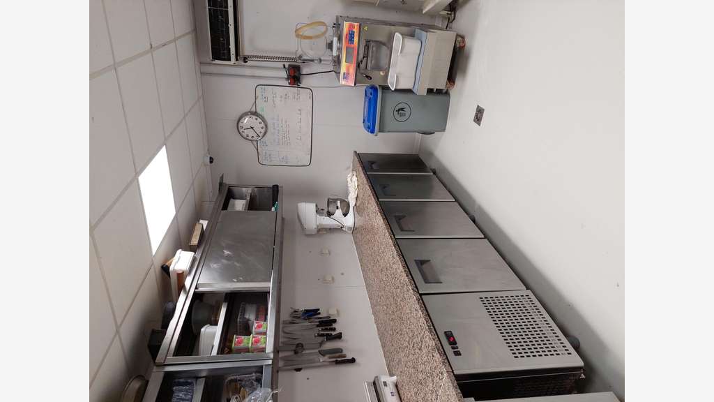 AV boulangerie traiteur dans charmant village 21