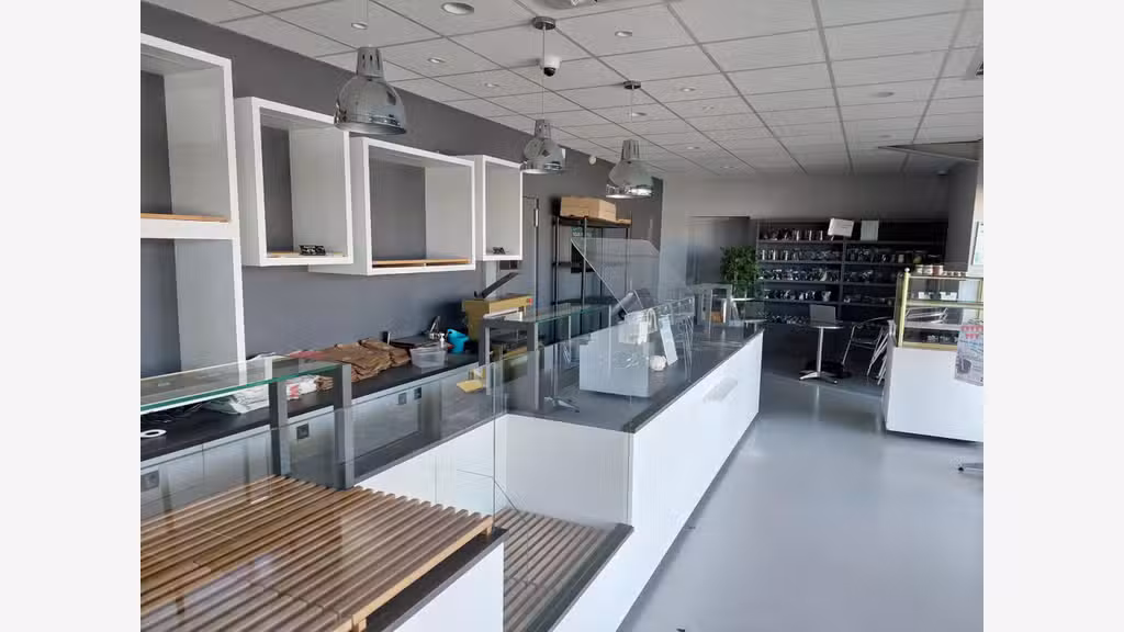 AV boulangerie traiteur dans charmant village 21