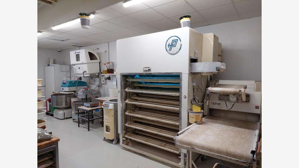 AV boulangerie traiteur dans charmant village 21