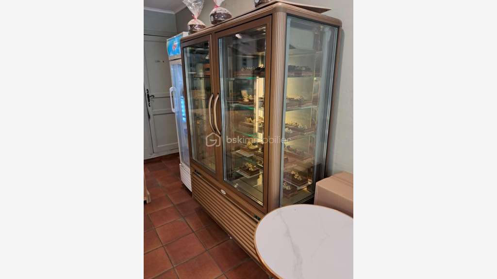 Vente pâtisserie en centre-ville de Valbonne
