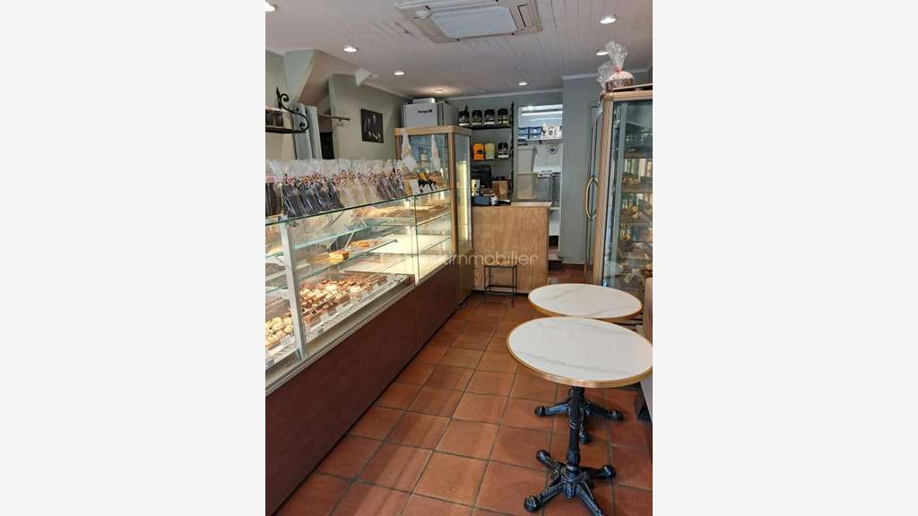 Vente pâtisserie en centre-ville de Valbonne