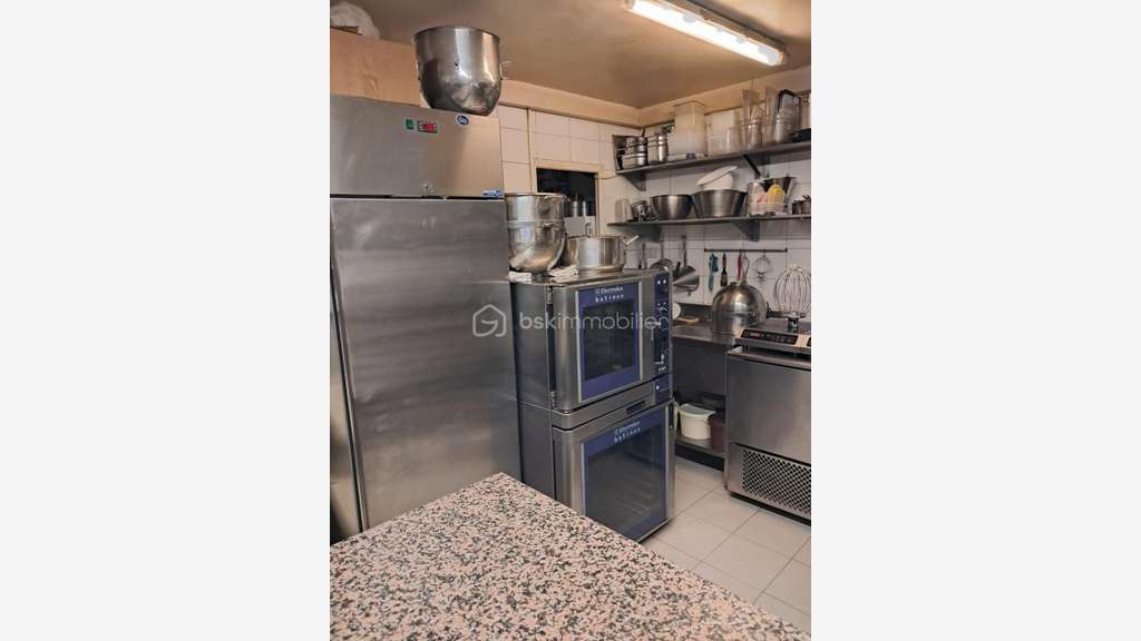 Vente pâtisserie en centre-ville de Valbonne