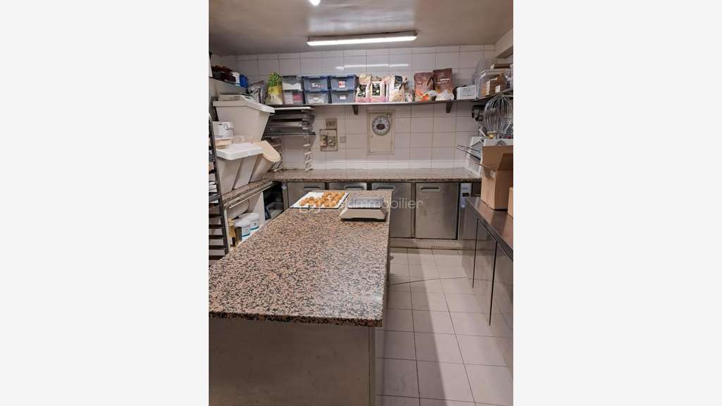 Vente pâtisserie en centre-ville de Valbonne