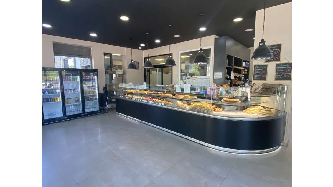 Vente boulangerie entourée d'immeubles du 78