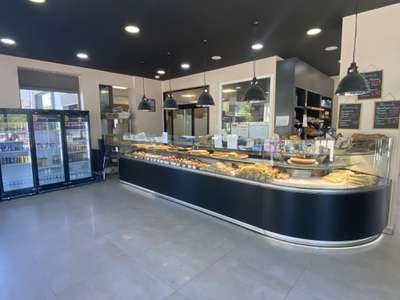 a vendre boulangerie entourée d'immeubles du 78