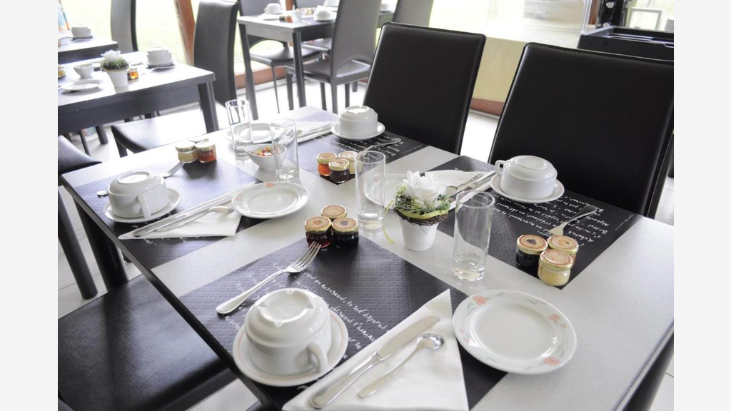 Cession bel hôtel restaurant *** rives de Loire 58