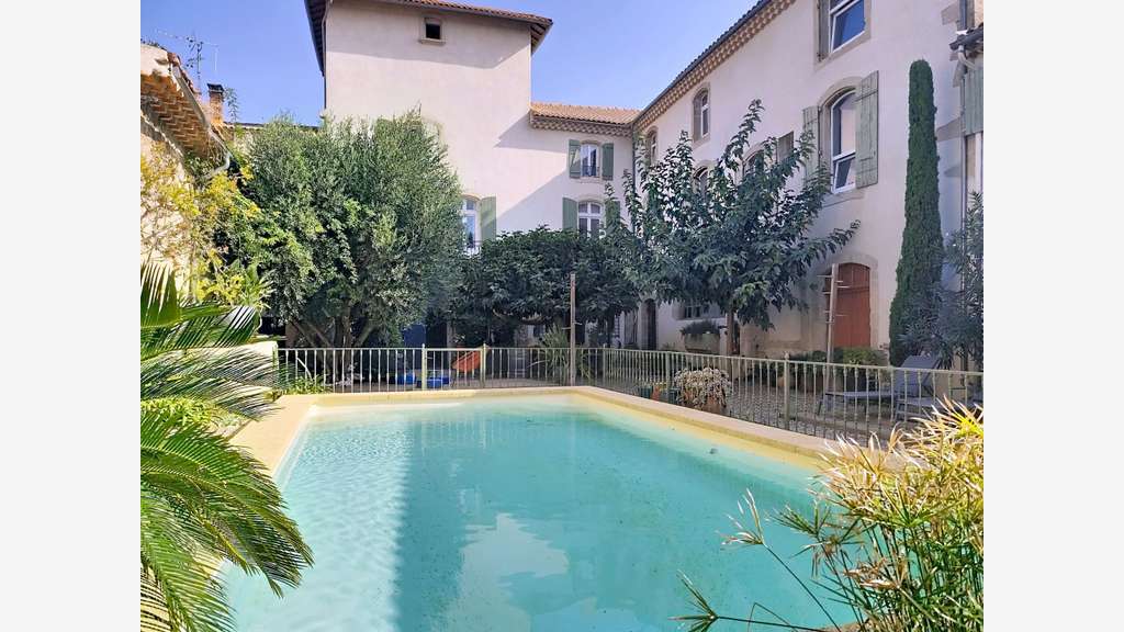 Ensemble immobilier de 527m² à vendre à Béziers