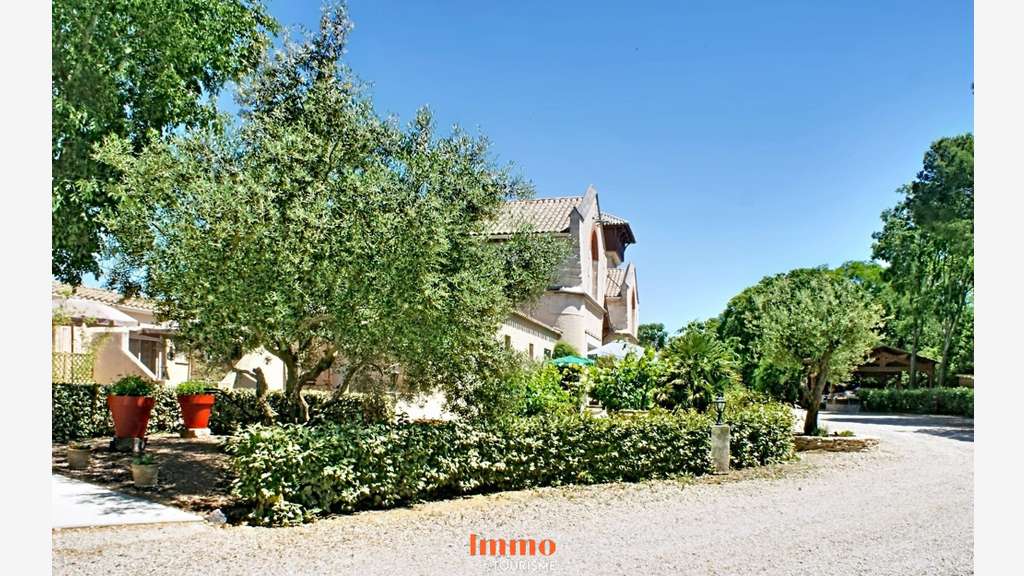 Maison de maître et domaine touristique de 16
