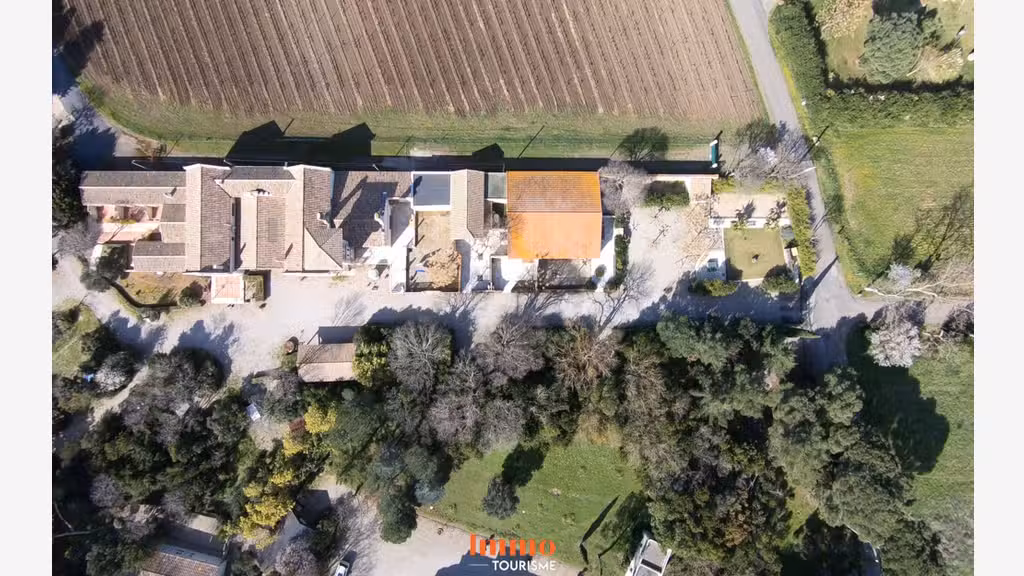 Maison de maître et domaine touristique de 16