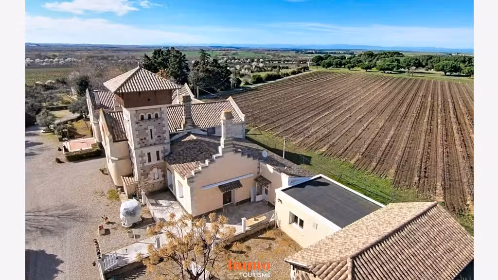 Maison de maître et domaine touristique de 16