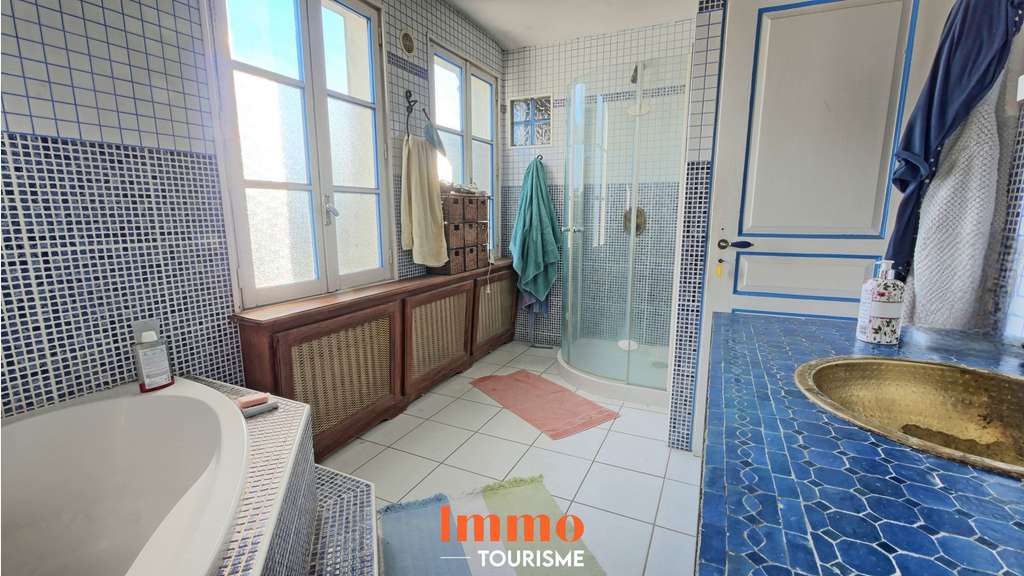 Ensemble immobilier avec activité touristique