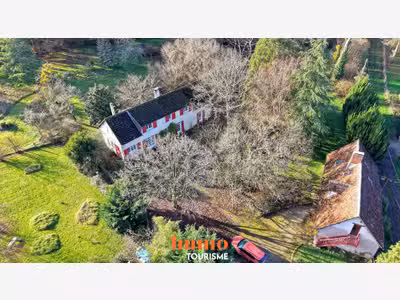 Ensemble immobilier avec activité touristique