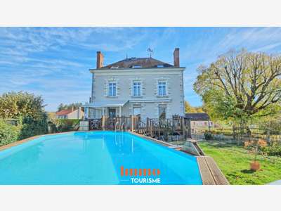 Maison de maître avec gîtes et piscine à mi