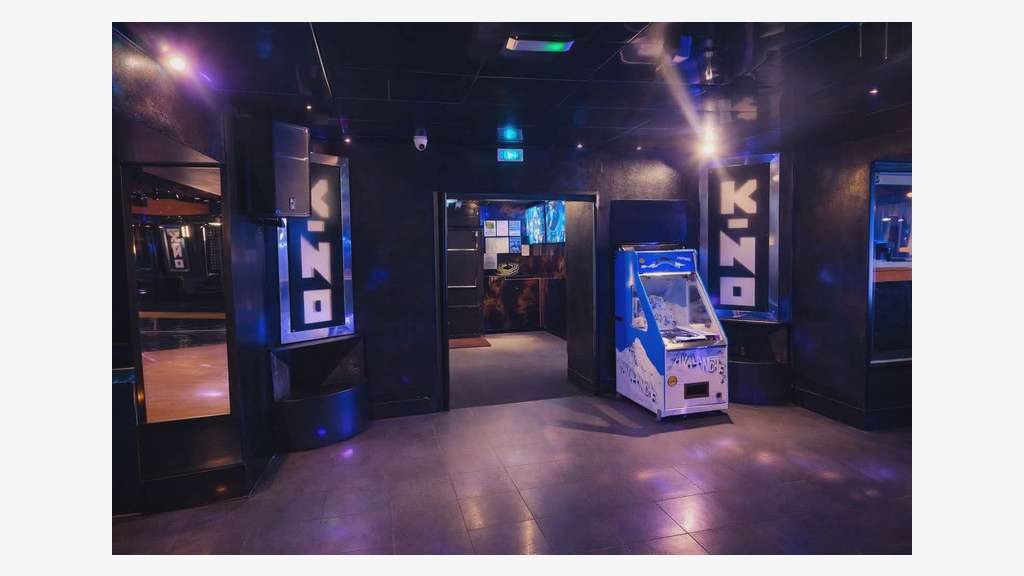 Vente club & bar murs & FDC emplacement N°1 Plesse
