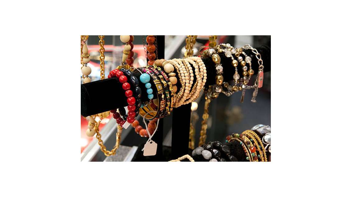 AV bijouterie fantaisie ville très touristique 30