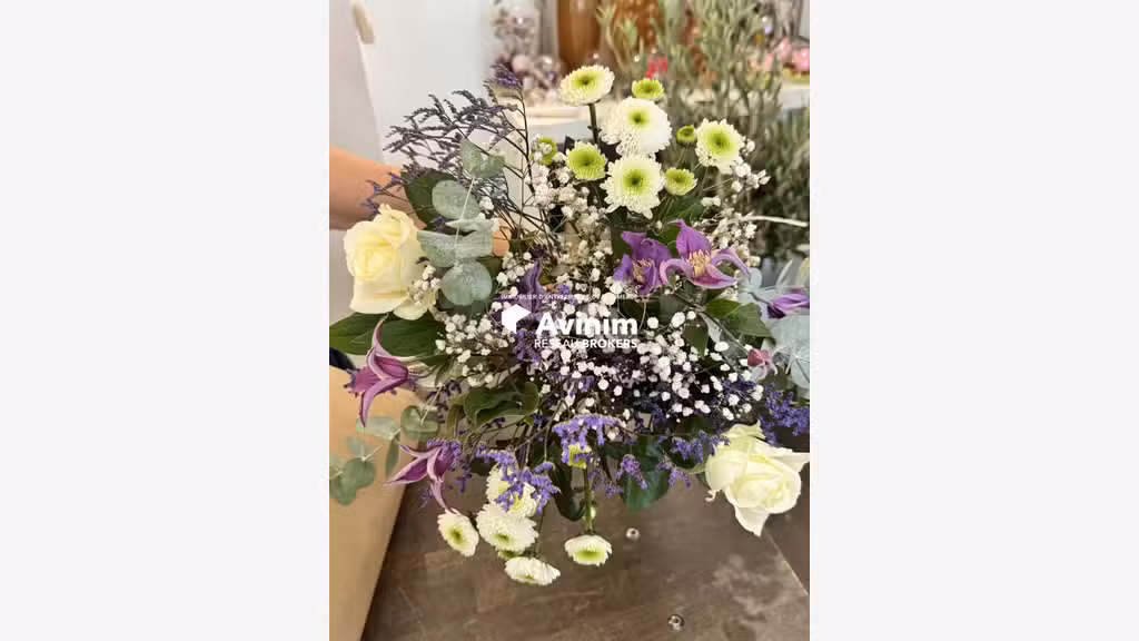 Vente murs et fonds fleuriste en galerie à Avignon