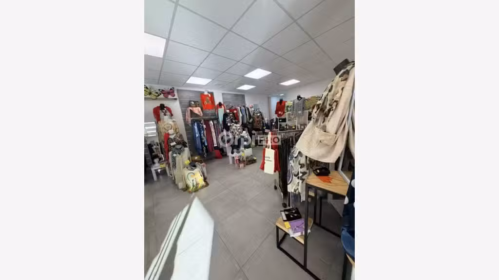 AV fonds FDC fleuriste et prêt-à-porter à Reims