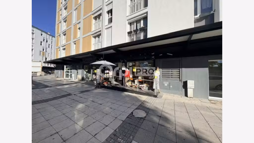 AV fonds FDC fleuriste et prêt-à-porter à Reims