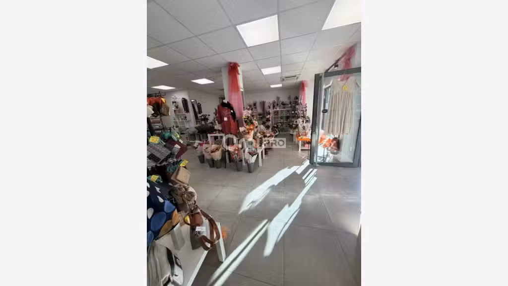AV fonds FDC fleuriste et prêt-à-porter à Reims