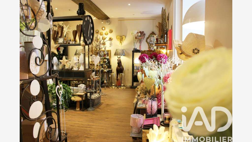 Vente FDC fleuriste empl N°1 à Tiercé