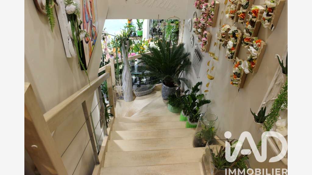 Vente FDC fleuriste empl N°1 à Tiercé