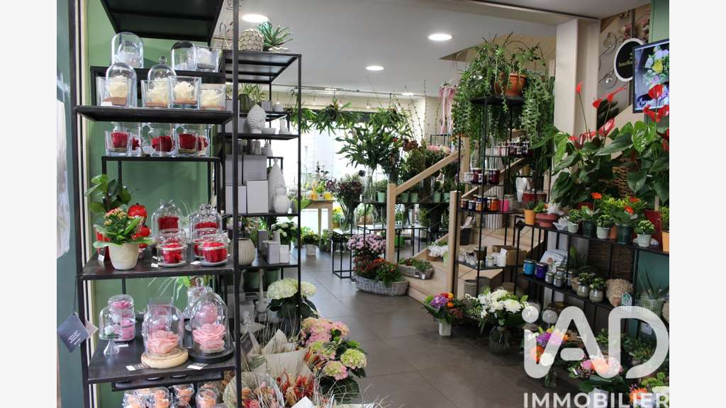 Vente FDC fleuriste empl N°1 à Tiercé