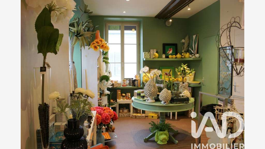 Vente FDC fleuriste empl N°1 à Tiercé