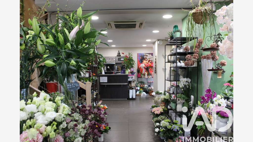 Vente FDC fleuriste empl N°1 à Tiercé