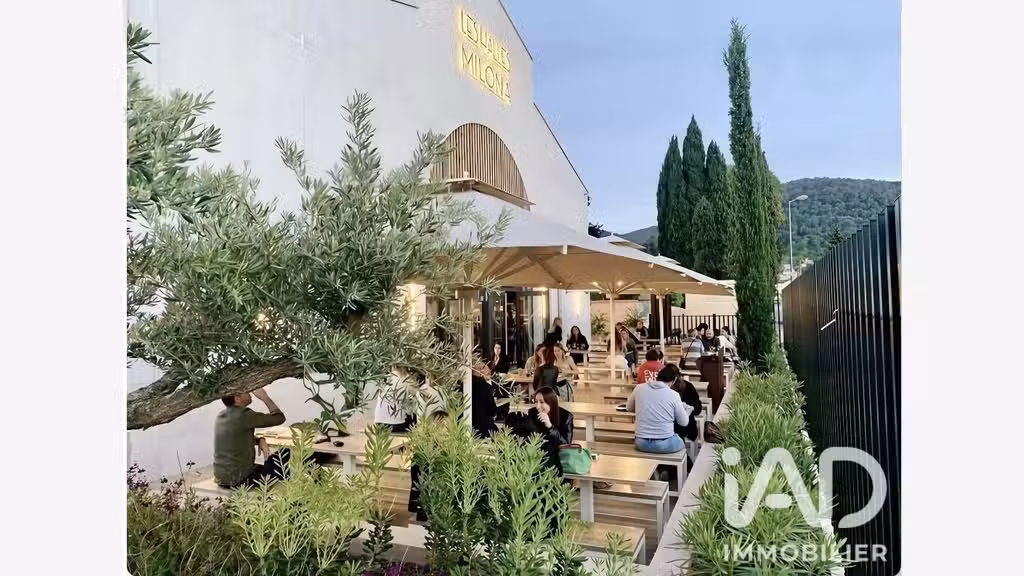 Vente kiosque restauration rapide à la Crau halles