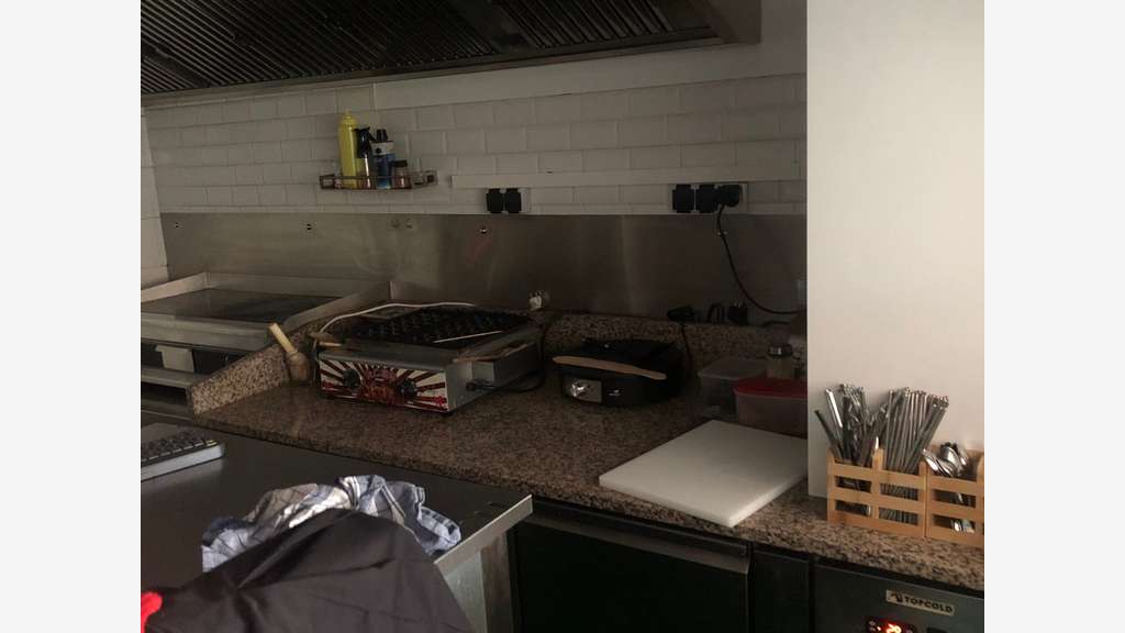 Petite restauration avec extraction sur Versailles