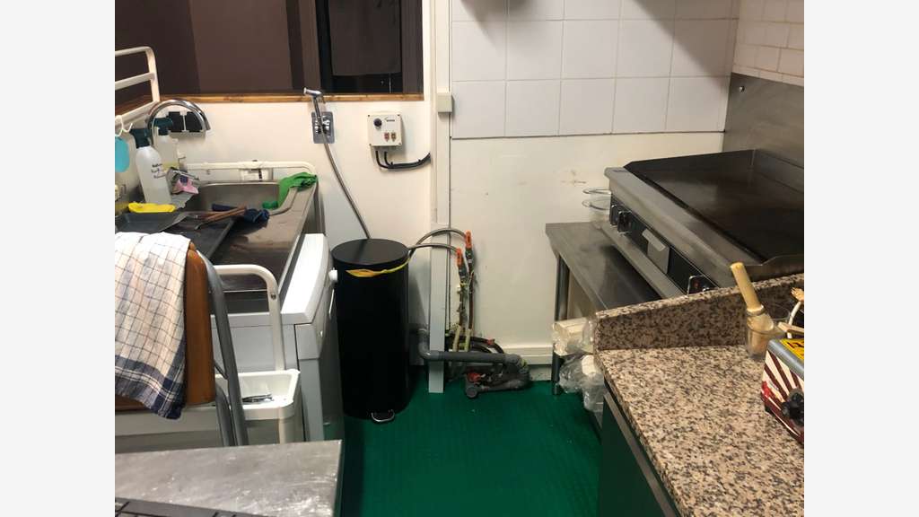 Petite restauration avec extraction sur Versailles