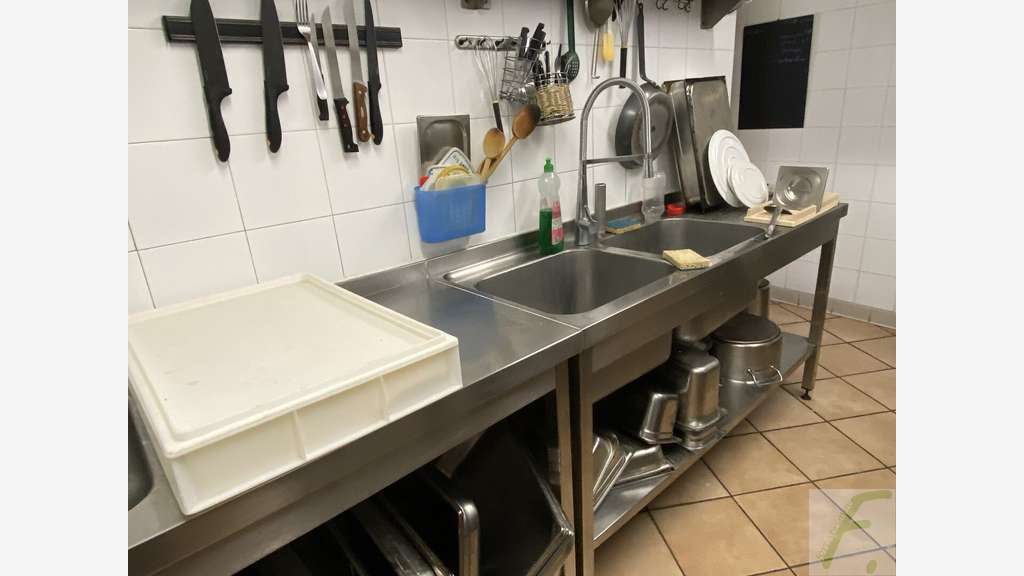 A vendre belle pizzeria à Chambéry centre-ville
