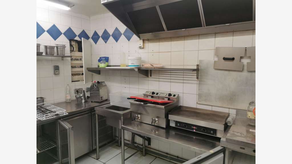 Draguignan petit restaurant avec grande terrasse