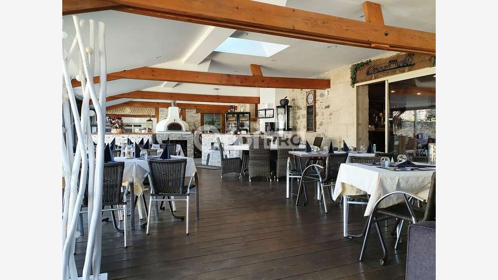Bar pizzeria à vendre en excellent état à Veslud