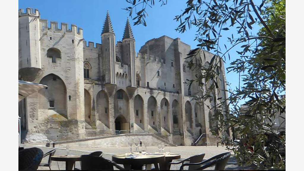 Vente FDC restaurant 180m² à Avignon empl N°1