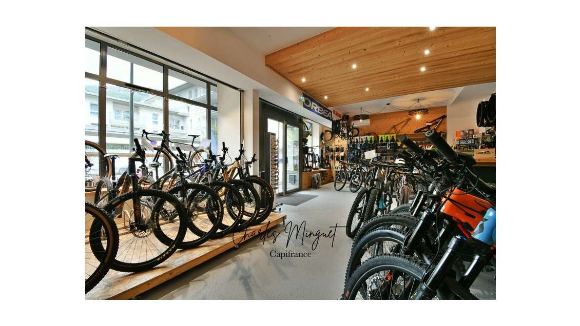 Magasin de vélos de 85m² à vendre à Briançon