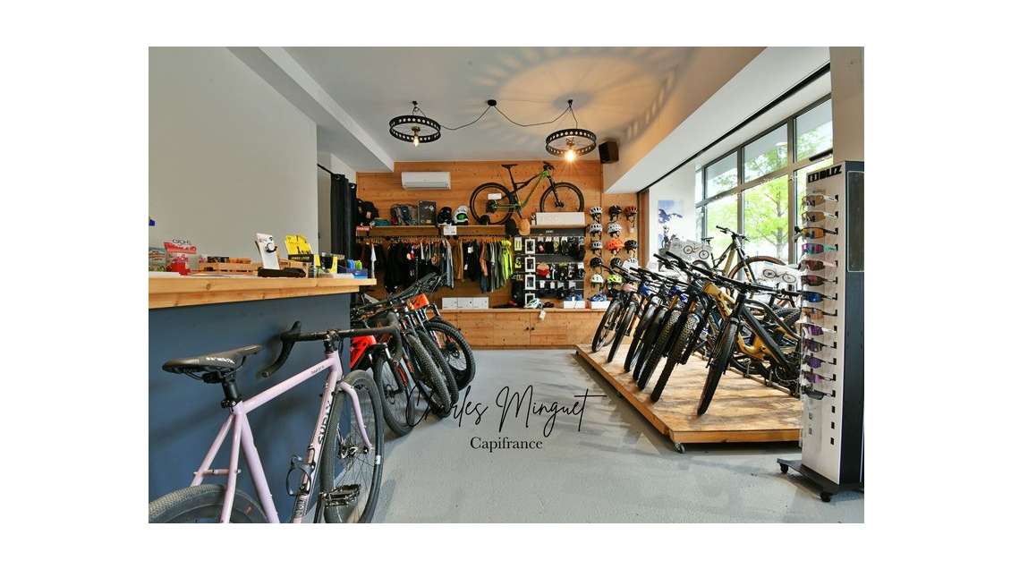 Magasin de vélos de 85m² à vendre à Briançon