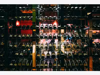 Vente bar à vins petite restauration axe passant